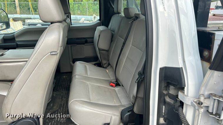 image for item ET3292 2020 Ford F350 Super Duty SuperCab utility bed pickup truck