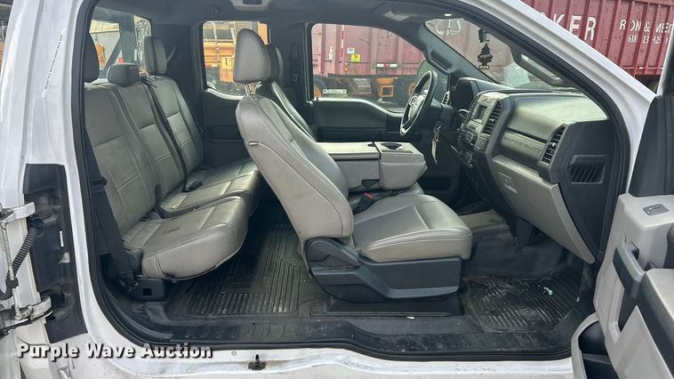 image for item ET3292 2020 Ford F350 Super Duty SuperCab utility bed pickup truck