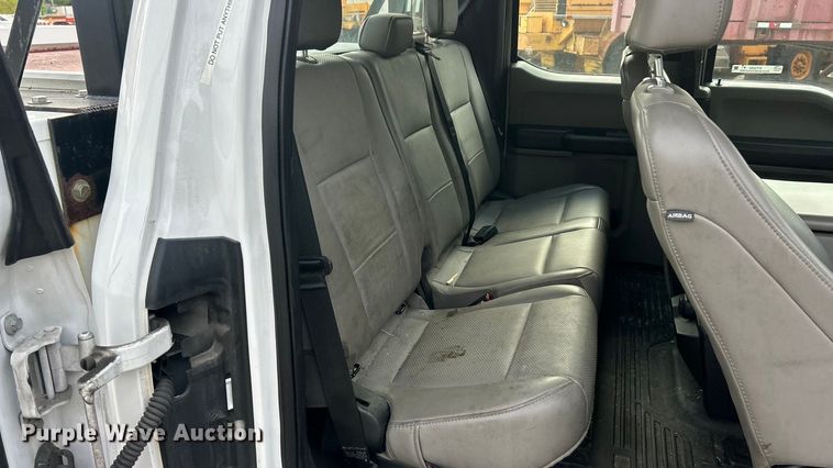 image for item ET3292 2020 Ford F350 Super Duty SuperCab utility bed pickup truck