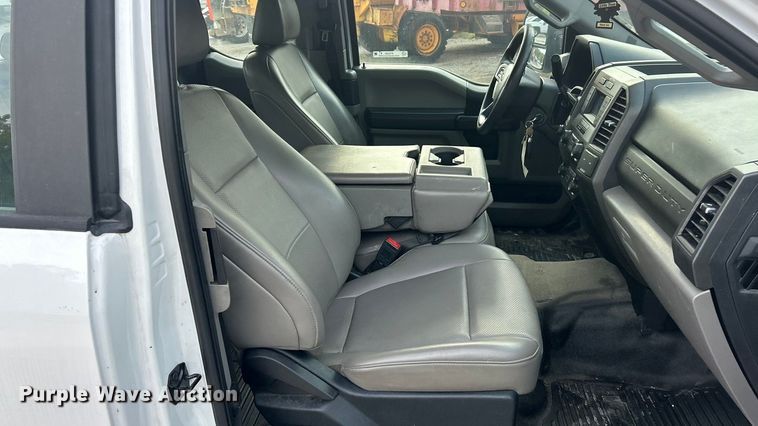 image for item ET3292 2020 Ford F350 Super Duty SuperCab utility bed pickup truck