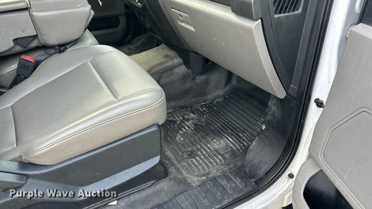 image for item ET3292 2020 Ford F350 Super Duty SuperCab utility bed pickup truck