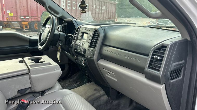 image for item ET3292 2020 Ford F350 Super Duty SuperCab utility bed pickup truck