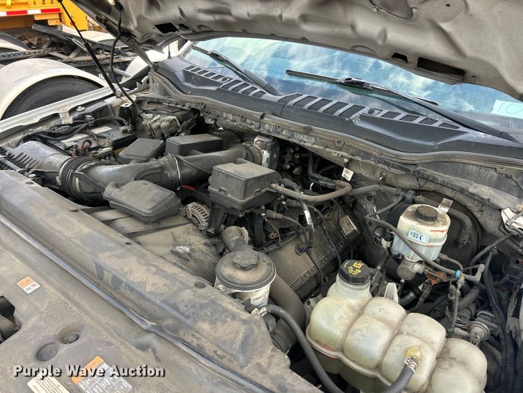 image for item ET3292 2020 Ford F350 Super Duty SuperCab utility bed pickup truck