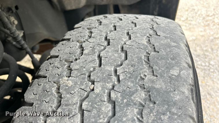 image for item ET3292 2020 Ford F350 Super Duty SuperCab utility bed pickup truck