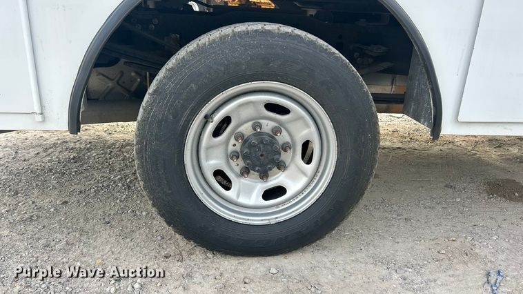 image for item ET3292 2020 Ford F350 Super Duty SuperCab utility bed pickup truck