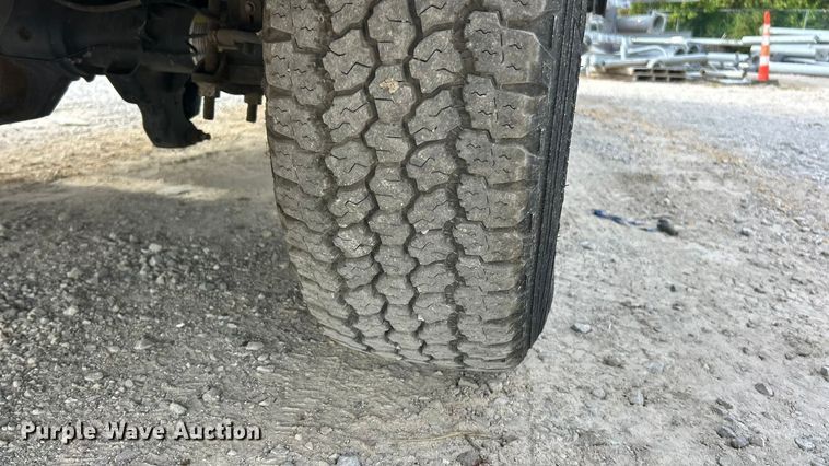 image for item ET3292 2020 Ford F350 Super Duty SuperCab utility bed pickup truck