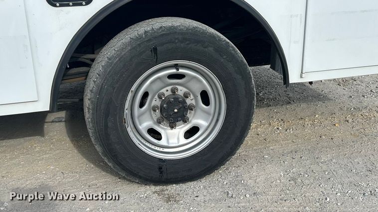 image for item ET3292 2020 Ford F350 Super Duty SuperCab utility bed pickup truck