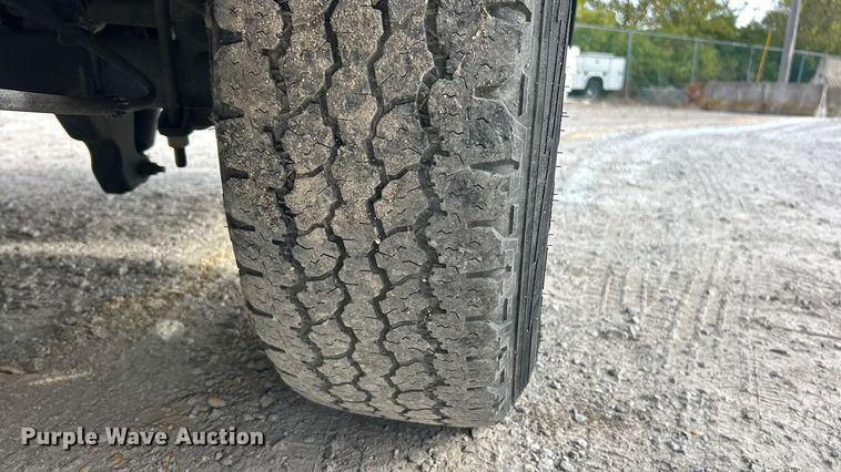 image for item ET3292 2020 Ford F350 Super Duty SuperCab utility bed pickup truck