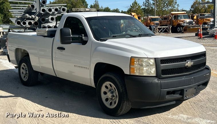 image for item ET3293 2008 Chevrolet Silverado 1500 pickup truck