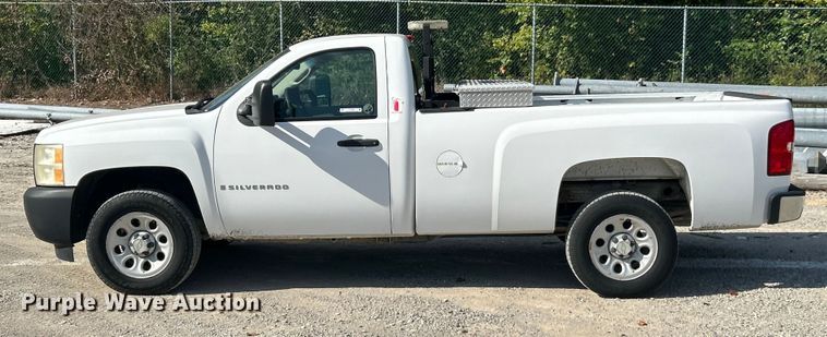 image for item ET3293 2008 Chevrolet Silverado 1500 pickup truck