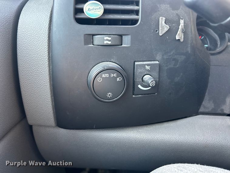 image for item ET3293 2008 Chevrolet Silverado 1500 pickup truck