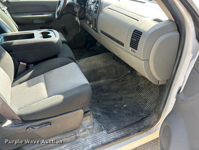 image for item ET3293 2008 Chevrolet Silverado 1500 pickup truck