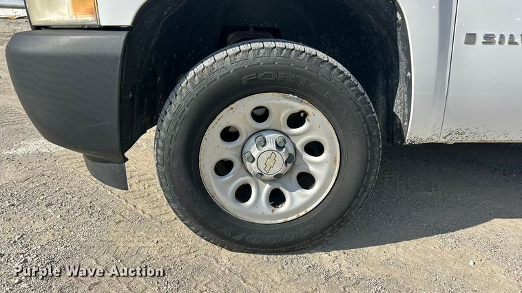 image for item ET3293 2008 Chevrolet Silverado 1500 pickup truck