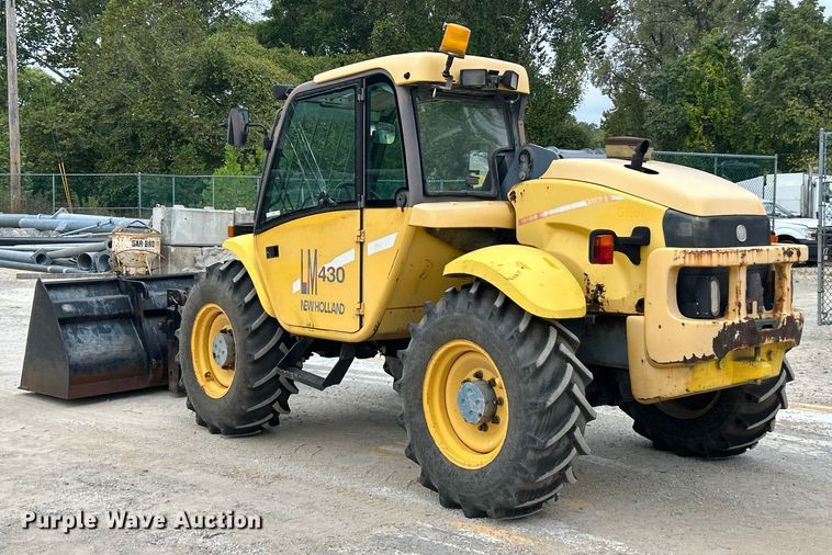 image for item ET3294 2000 New Holland LM430 telehandler
