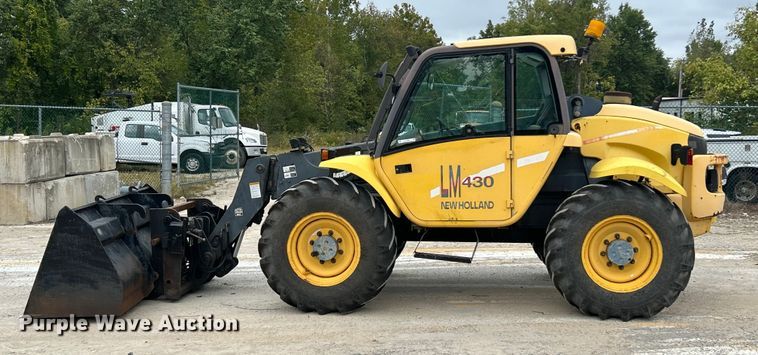 image for item ET3294 2000 New Holland LM430 telehandler