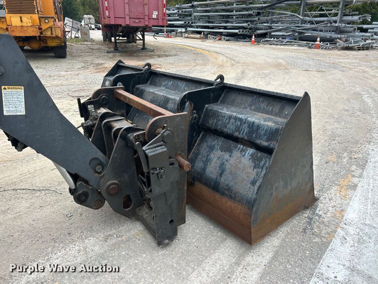 image for item ET3294 2000 New Holland LM430 telehandler