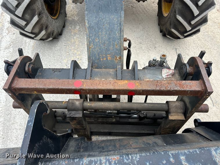 image for item ET3294 2000 New Holland LM430 telehandler