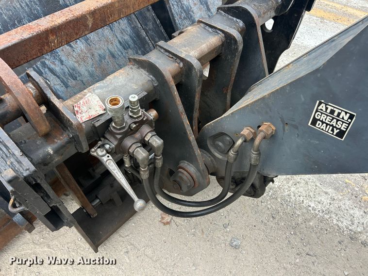 image for item ET3294 2000 New Holland LM430 telehandler