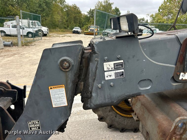 image for item ET3294 2000 New Holland LM430 telehandler