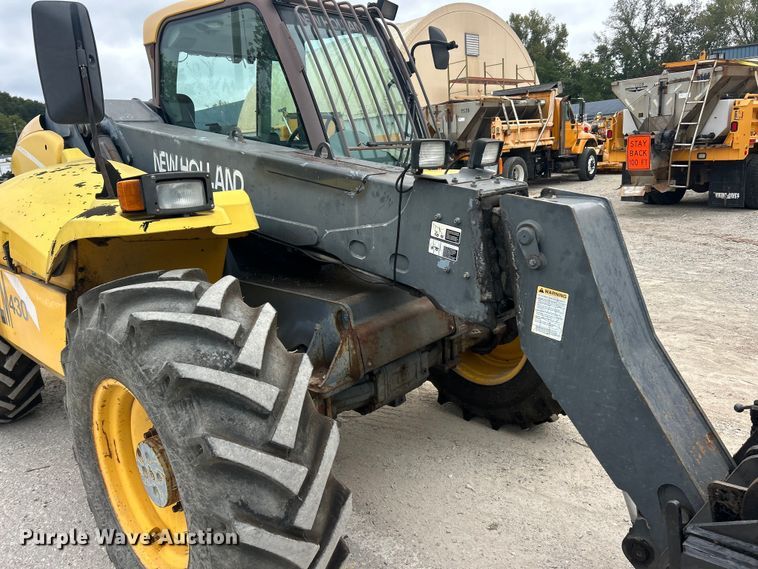 image for item ET3294 2000 New Holland LM430 telehandler