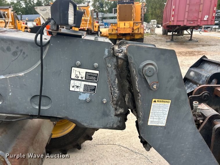 image for item ET3294 2000 New Holland LM430 telehandler