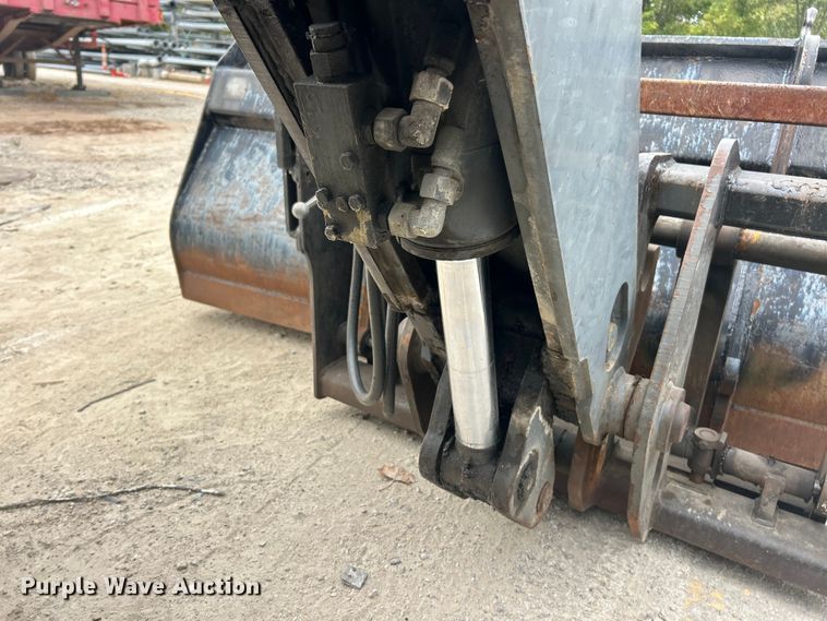 image for item ET3294 2000 New Holland LM430 telehandler