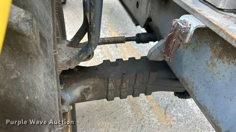 image for item ET3294 2000 New Holland LM430 telehandler