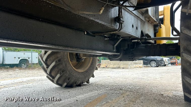 image for item ET3294 2000 New Holland LM430 telehandler