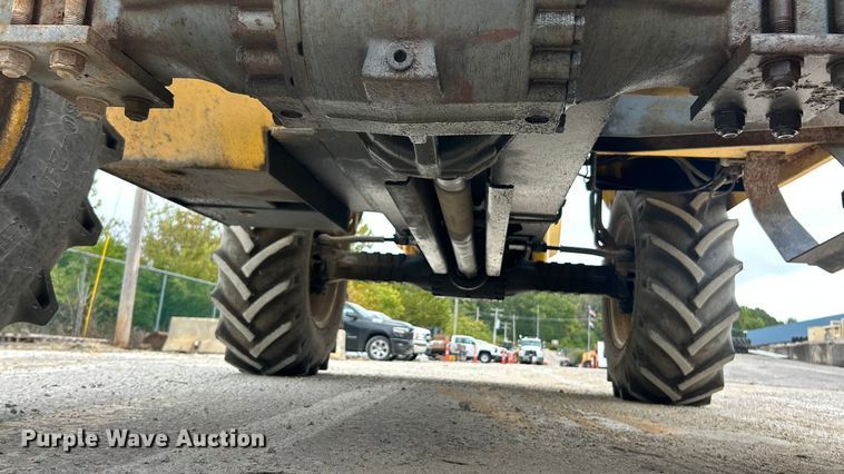 image for item ET3294 2000 New Holland LM430 telehandler