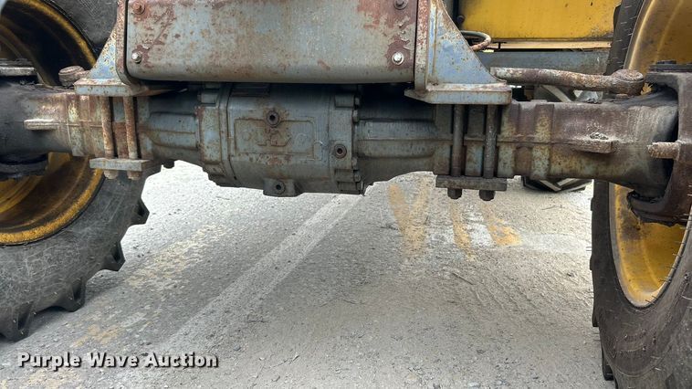 image for item ET3294 2000 New Holland LM430 telehandler