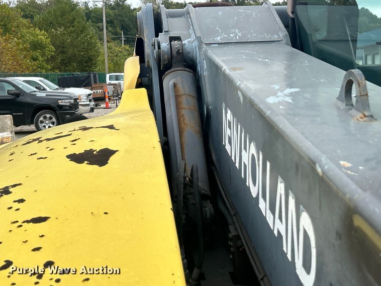 image for item ET3294 2000 New Holland LM430 telehandler