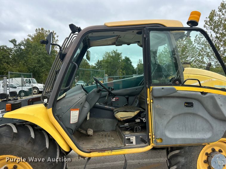 image for item ET3294 2000 New Holland LM430 telehandler