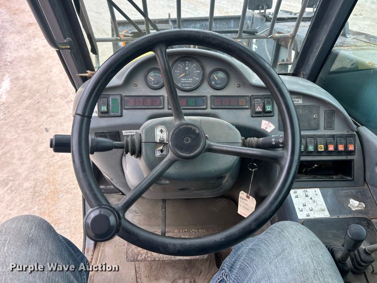 image for item ET3294 2000 New Holland LM430 telehandler