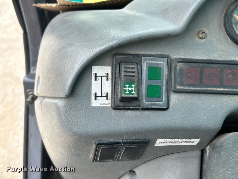 image for item ET3294 2000 New Holland LM430 telehandler