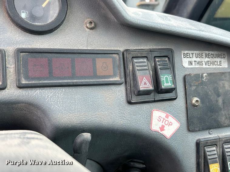 image for item ET3294 2000 New Holland LM430 telehandler