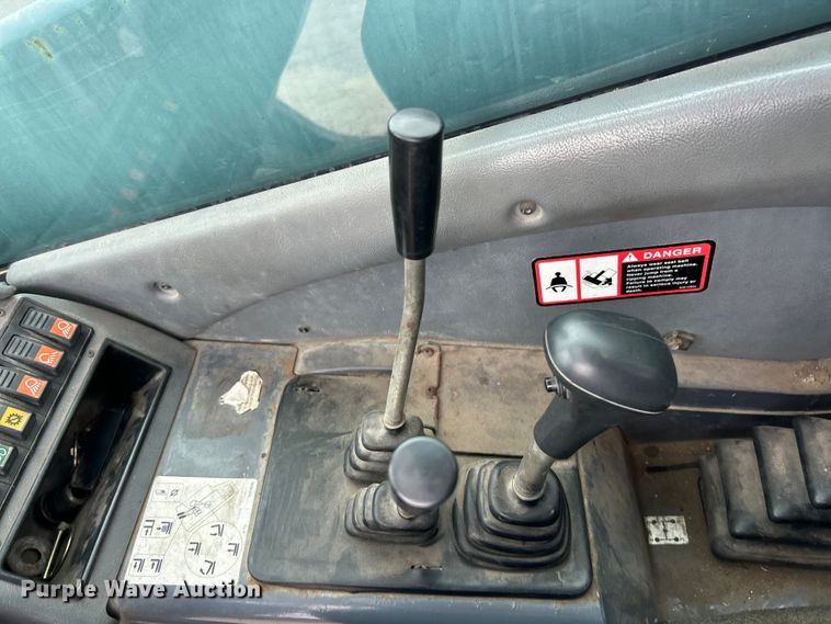 image for item ET3294 2000 New Holland LM430 telehandler