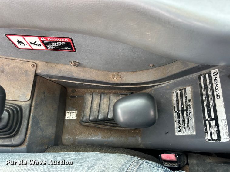 image for item ET3294 2000 New Holland LM430 telehandler