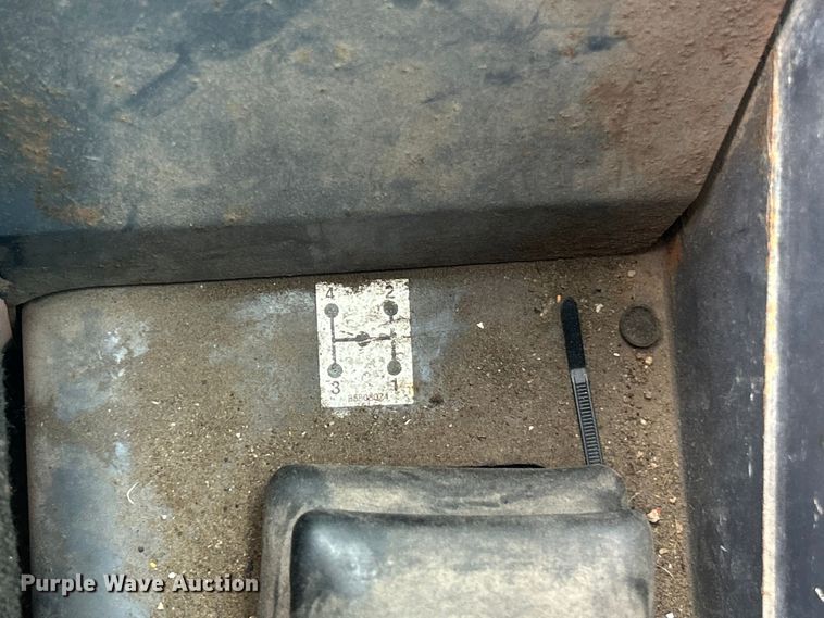 image for item ET3294 2000 New Holland LM430 telehandler