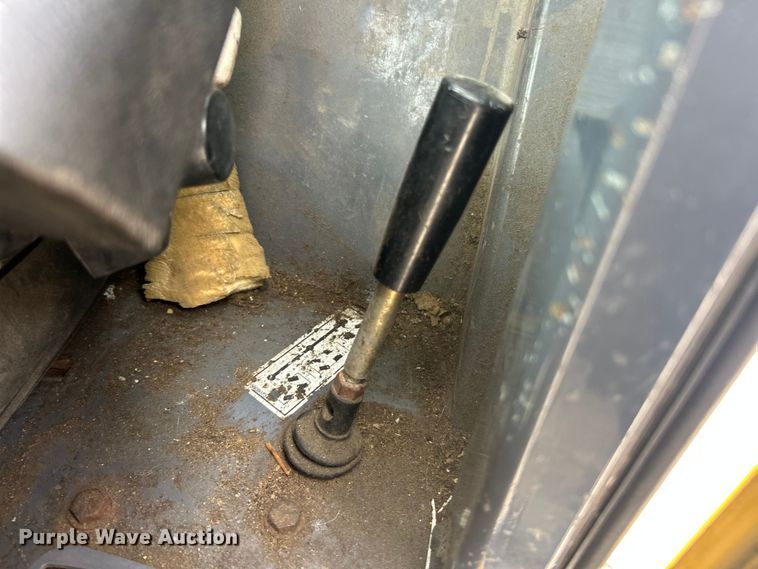 image for item ET3294 2000 New Holland LM430 telehandler