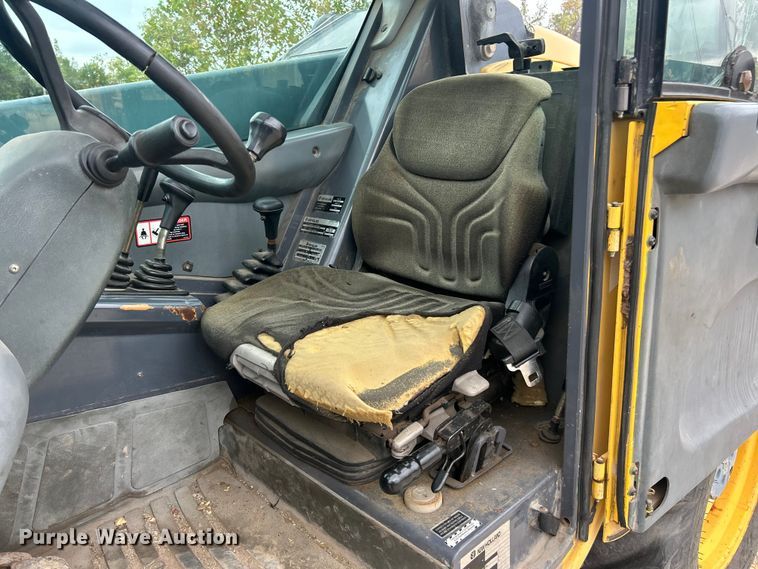 image for item ET3294 2000 New Holland LM430 telehandler