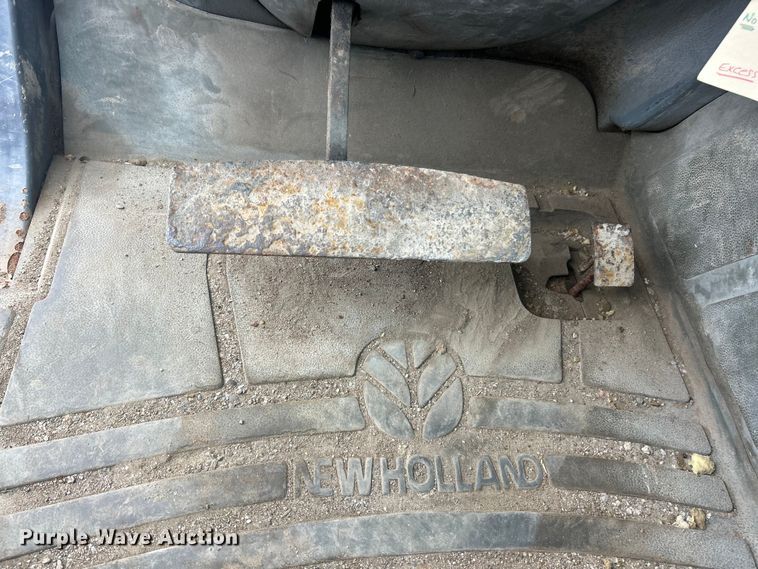 image for item ET3294 2000 New Holland LM430 telehandler