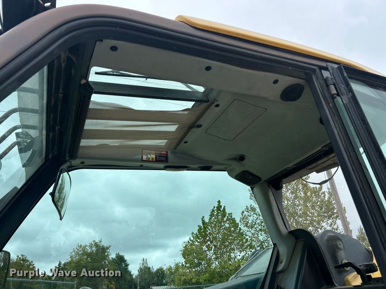 image for item ET3294 2000 New Holland LM430 telehandler