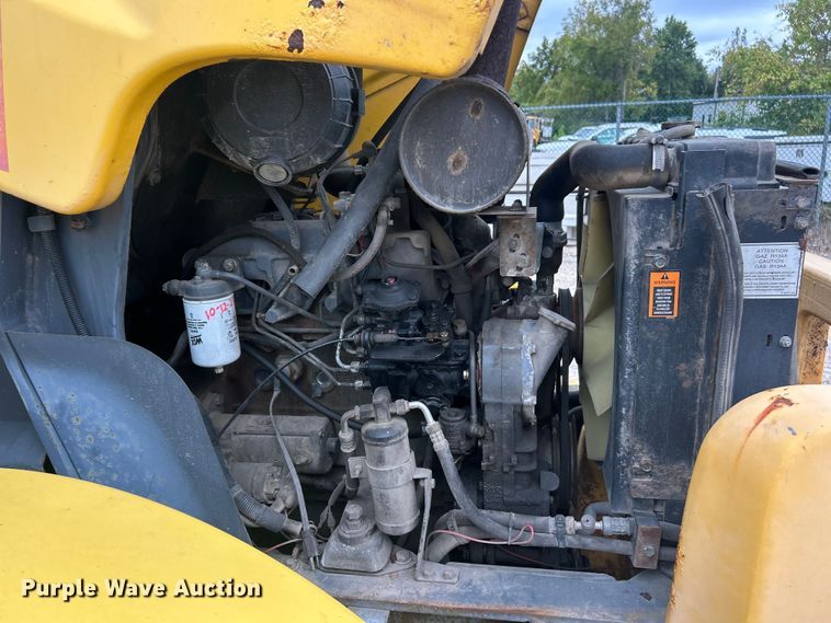 image for item ET3294 2000 New Holland LM430 telehandler