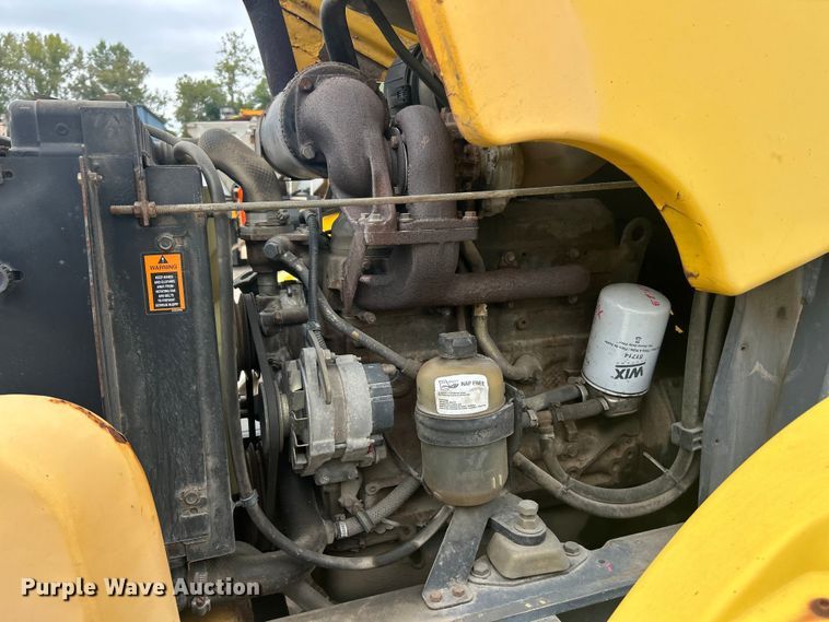 image for item ET3294 2000 New Holland LM430 telehandler