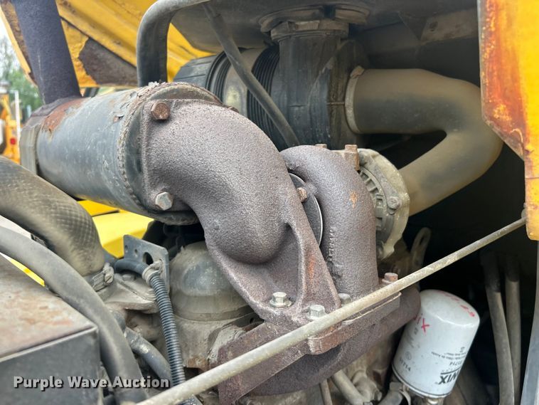 image for item ET3294 2000 New Holland LM430 telehandler