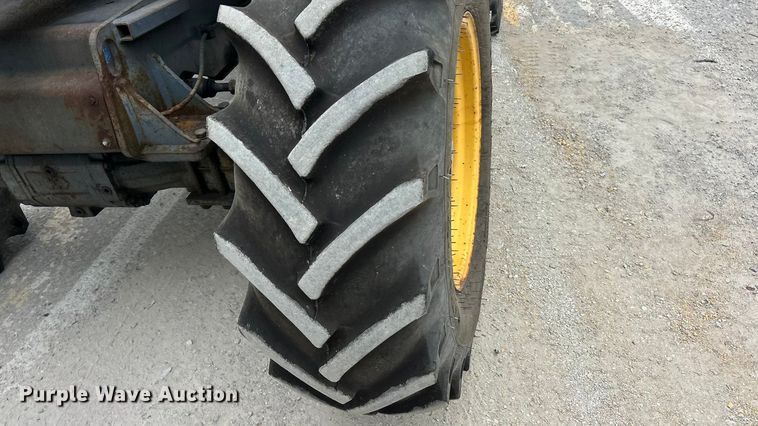 image for item ET3294 2000 New Holland LM430 telehandler