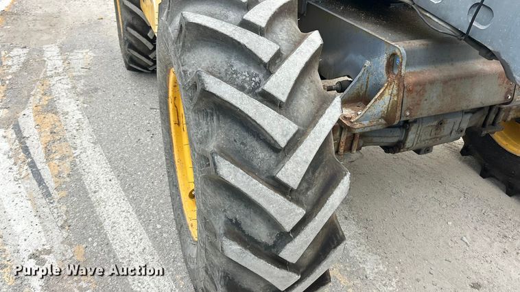image for item ET3294 2000 New Holland LM430 telehandler