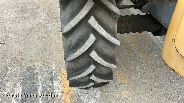 image for item ET3294 2000 New Holland LM430 telehandler