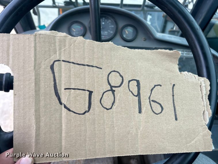 image for item ET3294 2000 New Holland LM430 telehandler