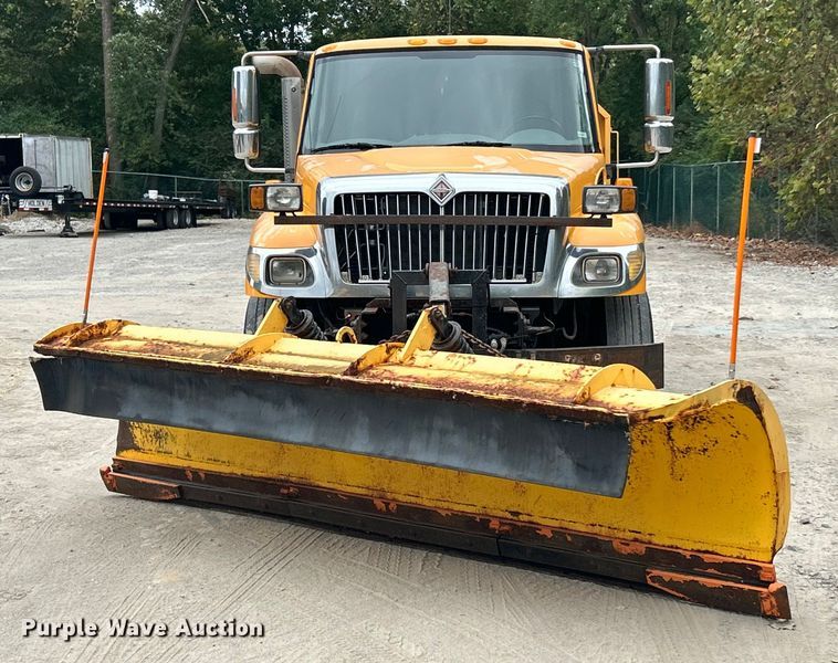 image for item ET3295 2006 International SA525 dump flatbed truck